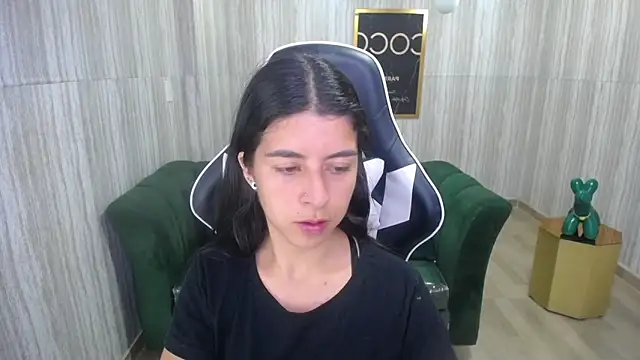 Snapshot of Bela_t_ chatting on December 10, 2024, 4:38 pm Bela t online show from December 10, 2024, 4:38 pm