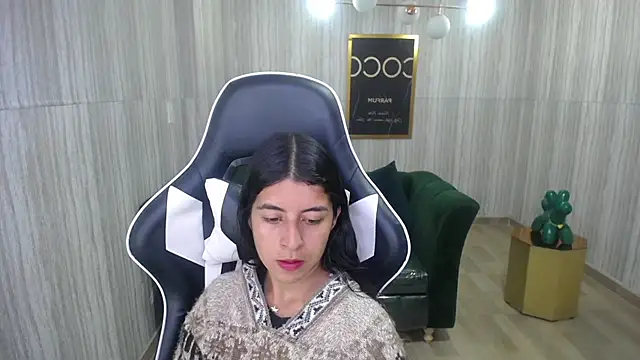 Snapshot of Bela_t_ chatting on December 17, 2024, 4:43 pm Bela t online show from December 17, 2024, 4:43 pm