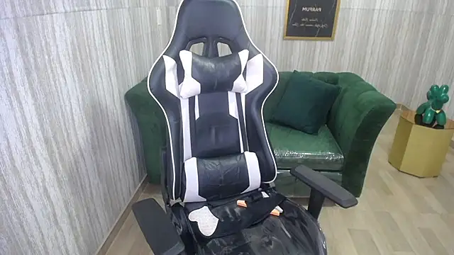 Snapshot of Bela_t_ chatting on December 21, 2024, 7:27 pm Bela t online show from December 21, 2024, 7:27 pm