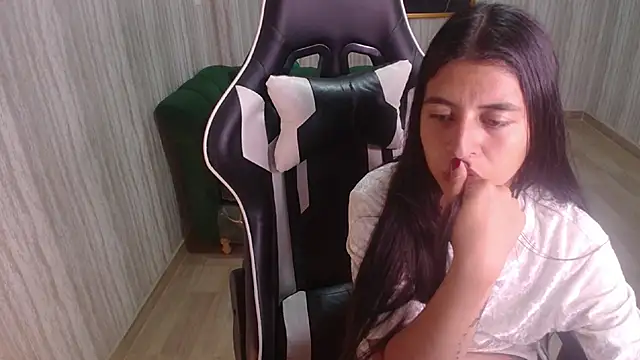 Snapshot of Bela_t_ chatting on February 13, 2025, 10:43 pm Bela t online show from February 13, 2025, 10:43 pm