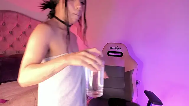 Snapshot of sofi_soft_ chatting on February 27, 2025, 4:21 pm sofi soft  online show from February 27, 2025, 4:21 pm