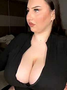 KarinaCelinne online show from December 2, 2025, 7:42 pm