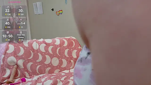 Luna1984 online show from April 15, 2026, 7:58 pm