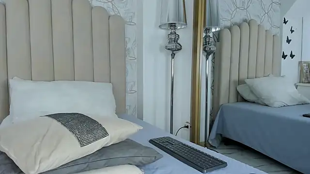 Snapshot of Foxy200__ chatting on December 15, 2024, 8:25 pm Foxy200 online show from December 15, 2024, 8:25 pm