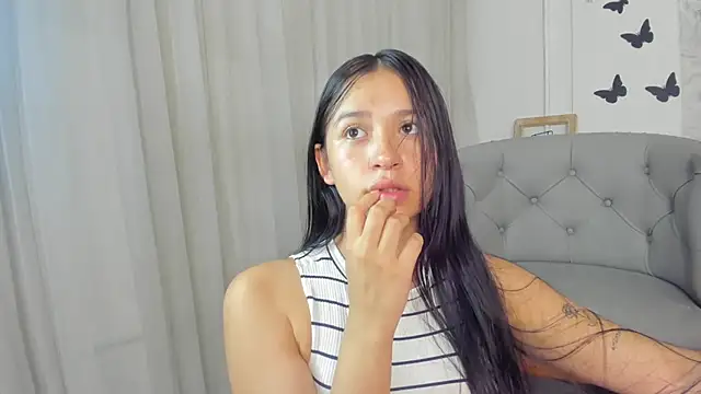 Snapshot of Foxy200__ chatting on January 12, 2025, 11:47 pm Foxy200 online show from January 12, 2025, 11:47 pm