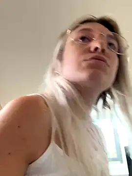 carlaaa online show from September 11, 2025, 8:36 am