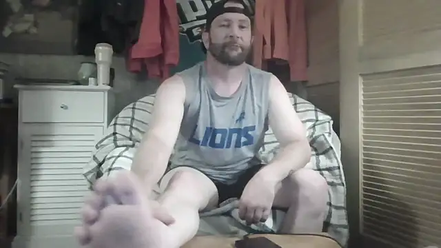 Snapshot of Edward_LongCock chatting on July 18, 2026, 5:33 am Edward LongCock online show from July 18, 2026, 5:33 am