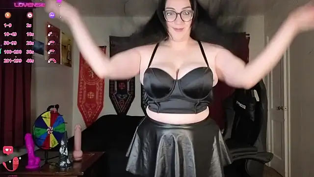 Snapshot of TheGothMilf chatting on June 20, 2026, 4:37 am TheGothMilf online show from June 20, 2026, 4:37 am