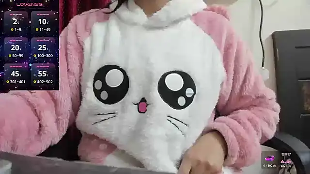 Snapshot of Reika_01 chatting on December 3, 2025, 7:45 pm Reika 01 online show from December 3, 2025, 7:45 pm