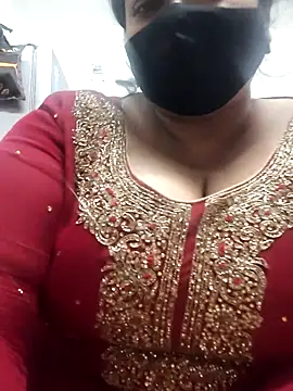 zeepe19 online show from November 2, 2025, 5:04 pm