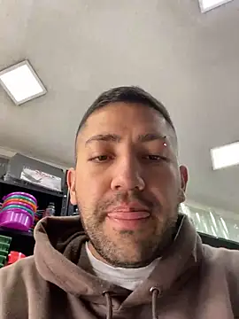 JuanZapata33 online show from January 27, 2025, 7:46 pm