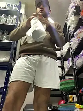 JuanZapata33 online show from March 13, 2025, 11:38 pm