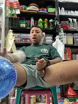 JuanZapata33 online show from September 10, 2025, 5:02 pm