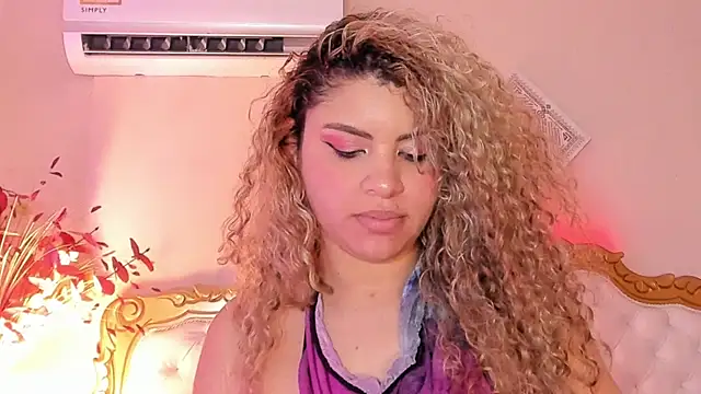 Snapshot of ScarlettDuran chatting on February 14, 2025, 2:07 am ScarlettDuran online show from February 14, 2025, 2:07 am