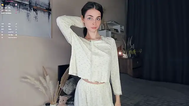 MaryJacksoon online show from April 2, 2026, 8:23 am