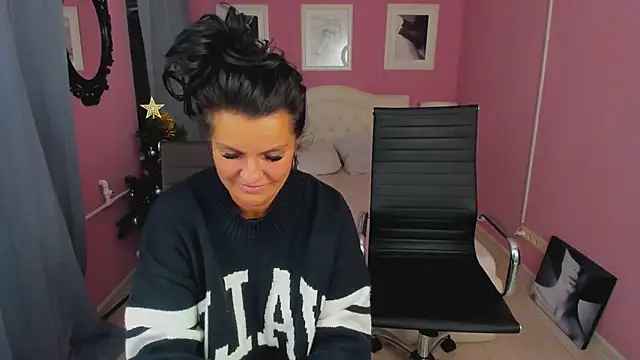 Snapshot of EricaAndPenelopa chatting on December 13, 2024, 4:33 am EricaAndPenelopa online show from December 13, 2024, 4:33 am