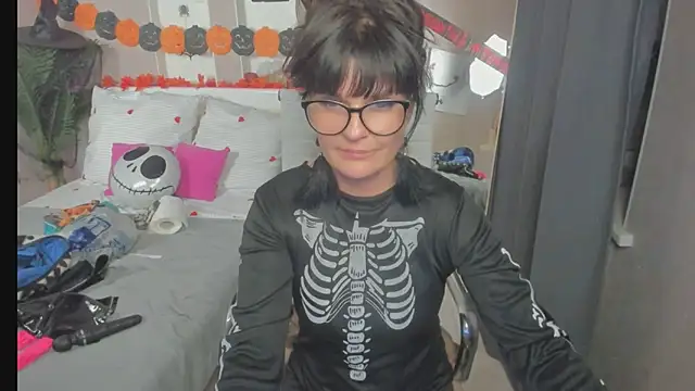 Snapshot of EricaAndPenelopa chatting on November 1, 2025, 4:25 am EricaAndPenelopa online show from November 1, 2025, 4:25 am