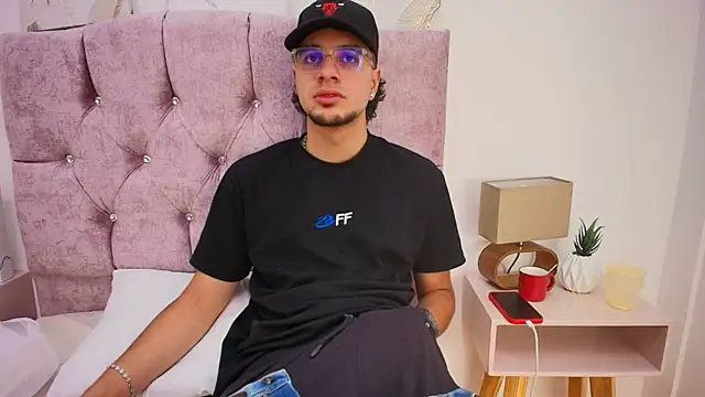 Amadeo Wild online show from February 6, 2025, 3:20 pm