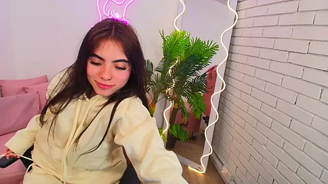 Snapshot of Roxanne_tay chatting on December 12, 2024, 7:37 pm Roxanne tay online show from December 12, 2024, 7:37 pm