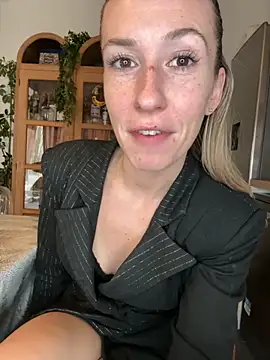 lola tentatiion online show from November 22, 2025, 8:46 am