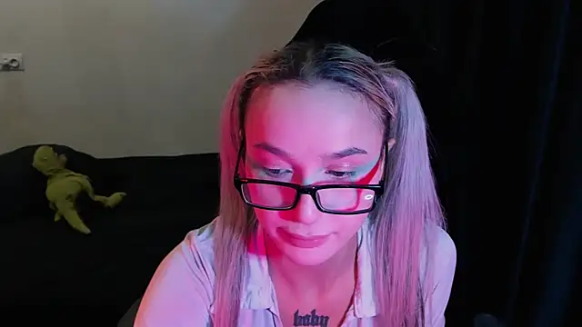 Snapshot of MilaAsh chatting on February 20, 2026, 5:37 am MilaAsh online show from February 20, 2026, 5:37 am