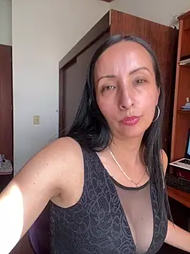 yaralyminjo2 online show from February 7, 2025, 8:42 pm