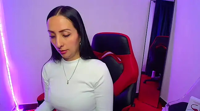 yaralyminjo2 online show from February 28, 2025, 1:36 pm