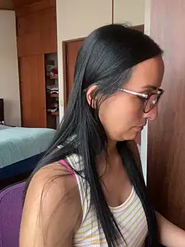 yaralyminjo2 online show from March 4, 2025, 6:29 pm