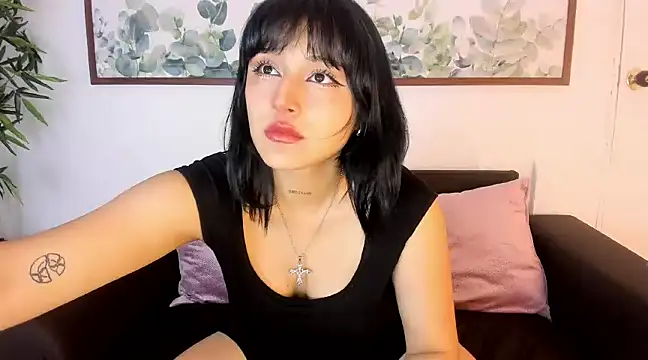 Snapshot of HiromiChan_ chatting on December 12, 2024, 5:20 am HiromiChan online show from December 12, 2024, 5:20 am