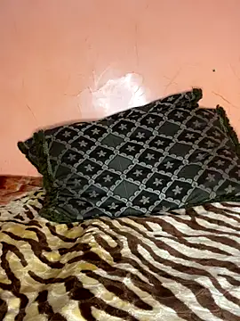 Lalou online show from November 17, 2025, 10:21 am