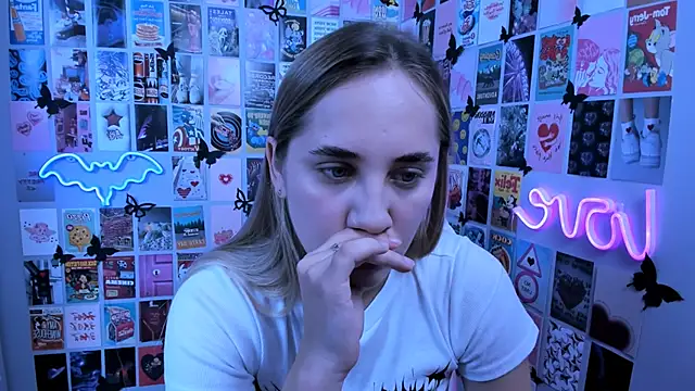 MiaMilas online show from September 10, 2025, 7:47 pm