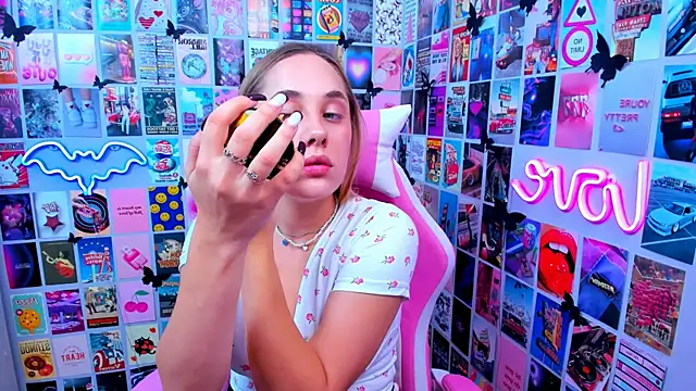 MiaMilas online show from September 30, 2025, 5:29 pm