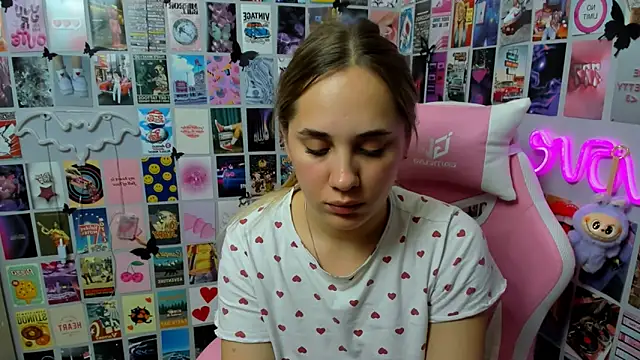 MiaMilas online show from October 18, 2025, 4:19 pm