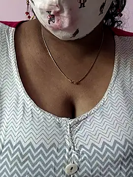 mallu-sumi online show from November 19, 2025, 8:03 am