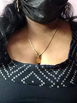 mallu-sumi online show from April 9, 2026, 4:34 am