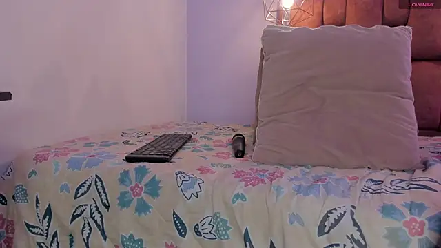 kristakinnky online show from September 24, 2025, 12:41 pm