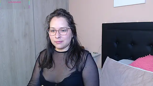 May Carlier online show from October 14, 2025, 4:13 am