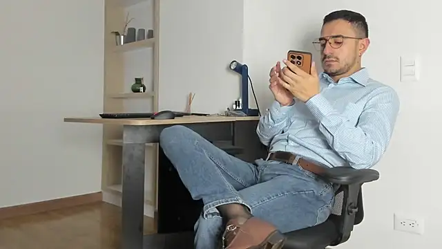 Snapshot of pablo-rincon95 chatting on March 2, 2025, 12:11 pm pablo-rincon95 online show from March 2, 2025, 12:11 pm