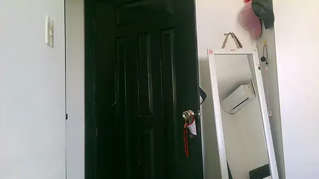 Anne kis online show from November 10, 2025, 5:01 pm