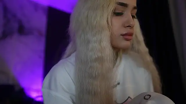 Snapshot of blondie_muller chatting on June 5, 2026, 8:03 pm blondie muller online show from June 5, 2026, 8:03 pm