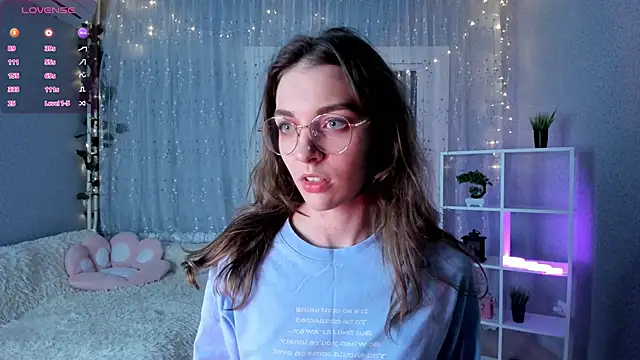 AraCopple online show from December 21, 2024, 9:15 pm