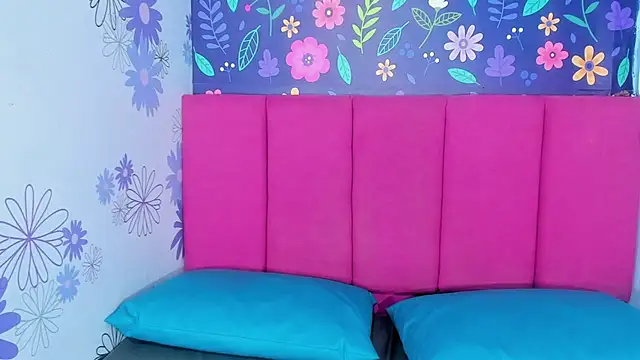 Lucy White   online show from October 22, 2025, 8:19 pm