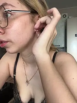 Snapshot of Kitty_Katrine chatting on May 6, 2026, 11:59 am Kitty Katrine online show from May 6, 2026, 11:59 am
