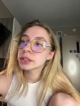 Snapshot of Kitty_Katrine chatting on May 11, 2026, 4:04 pm Kitty Katrine online show from May 11, 2026, 4:04 pm
