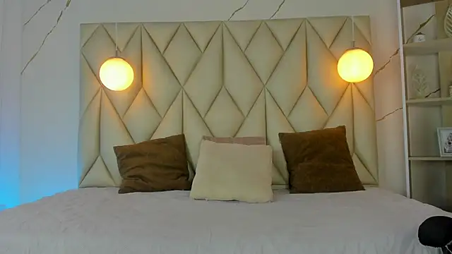 angelswets online show from November 20, 2025, 1:55 pm