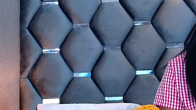Snapshot of VanessaGlenn chatting on July 4, 2026, 12:22 pm VanessaGlenn online show from July 4, 2026, 12:22 pm