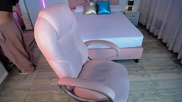 Snapshot of pettit_courtny chatting on January 5, 2025, 3:22 am pettit courtny online show from January 5, 2025, 3:22 am