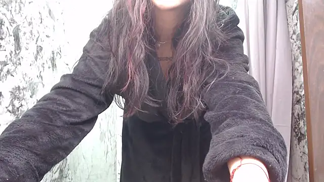 Snapshot of pettit_courtny chatting on February 11, 2025, 10:39 pm pettit courtny online show from February 11, 2025, 10:39 pm