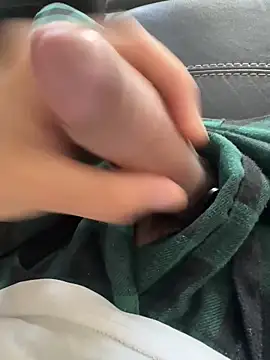 Pussylover 32 online show from November 6, 2025, 5:14 pm