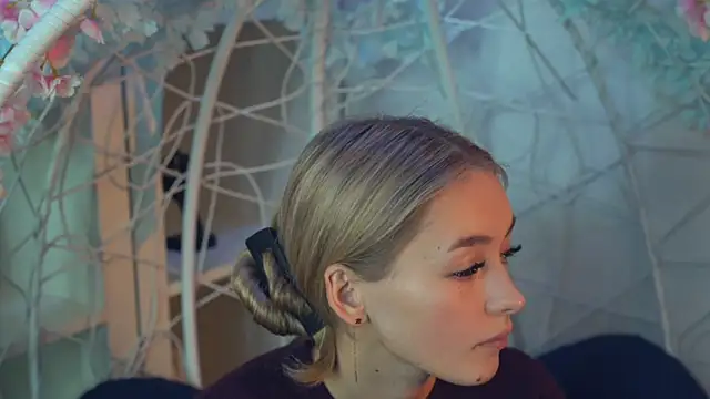 FlairCunard online show from December 18, 2024, 5:52 pm